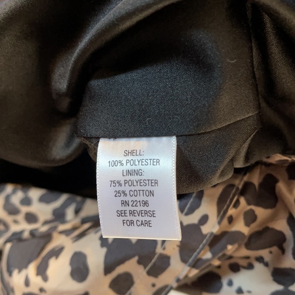 Stunning Rain Coat size Large - Picture 11 of 12